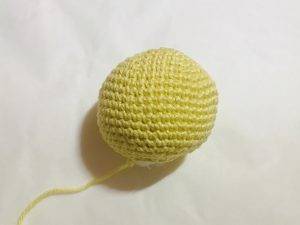 tête valérie fleur arc-en-ciel patron crochet poupée facile rapide débutant gratuit