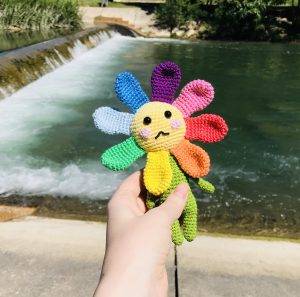 valérie rainbow flower free crochet pattern doll easy beginner fast