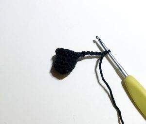 jambes lucius chat vampire patron crochet poupée amigurumi débutant gratuit halloween animal