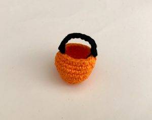panier bonbon lucius chat vampire patron crochet poupée amigurumi débutant gratuit halloween animal