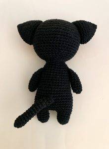 corps lucius chat vampire patron crochet poupée amigurumi débutant gratuit halloween animal