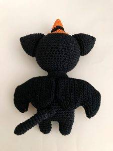 corps lucius chat vampire patron crochet poupée amigurumi débutant gratuit halloween animal