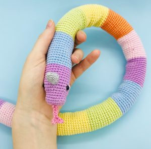 crochet amigurumi pattern rainbow snakicorn
