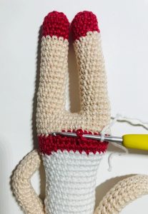 robe ashana elfe cupidon amour saint valentin patron crochet gratuit facile débutant poupée amigurumi