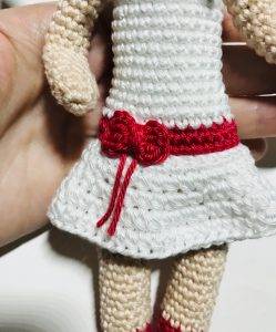 robe ashana elfe cupidon amour saint valentin patron crochet gratuit facile débutant poupée amigurumi