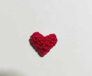 coeur ashana elfe cupidon amour saint valentin patron crochet gratuit facile débutant poupée amigurumi