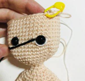 broderie yeux gaelia fée de pâques patron crochet gratuit poupée débutant facile oeuf