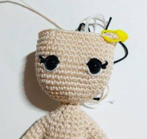 broderie yeux gaelia fée de pâques patron crochet gratuit poupée débutant facile oeuf