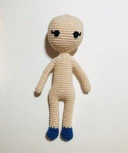 corps gaelia fée de pâques patron crochet gratuit poupée débutant facile oeuf