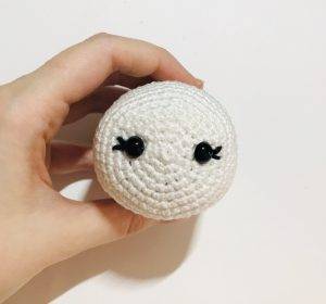 lapine tsum tsum patron crochet gratuit décoration débutant facile pâques oeuf