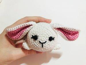 oreille lapine tsum tsum patron crochet gratuit décoration débutant facile pâques oeuf