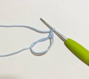 noeud robe gaelia fée de pâques patron crochet gratuit poupée débutant facile oeuf