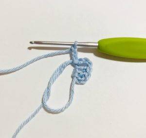 noeud robe gaelia fée de pâques patron crochet gratuit poupée débutant facile oeuf