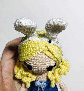 serre tête oreille lapin gaelia fée de pâques patron crochet gratuit poupée débutant facile oeuf
