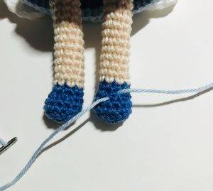 chaussures gaelia fée de pâques patron crochet gratuit poupée débutant facile oeuf