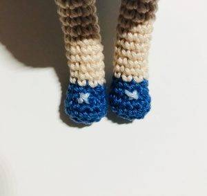 chaussures gaelia fée de pâques patron crochet gratuit poupée débutant facile oeuf
