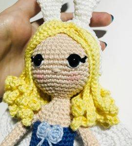 joues gaelia fée de pâques patron crochet gratuit poupée débutant facile oeuf