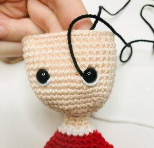 yeux elerinna elfe de noël patron crochet poupée amigurumi débutant gratuit
