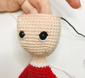 eye elerinna christmas elf crochet pattern doll amigurumi beginner free