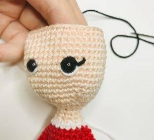 yeux elerinna elfe de noël patron crochet poupée amigurumi débutant gratuit