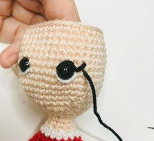 yeux elerinna elfe de noël patron crochet poupée amigurumi débutant gratuit