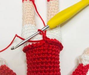 robe elerinna elfe de noël patron crochet poupée amigurumi débutant gratuit