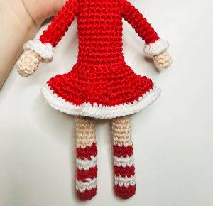 robe elerinna elfe de noël patron crochet poupée amigurumi débutant gratuit