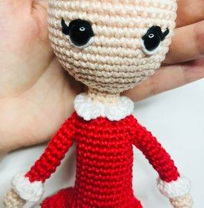 robe elerinna elfe de noël patron crochet poupée amigurumi débutant gratuit