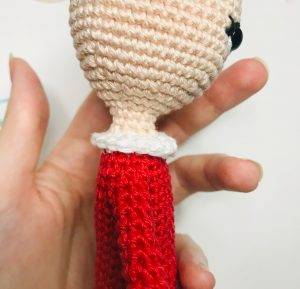 robe elerinna elfe de noël patron crochet poupée amigurumi débutant gratuit