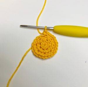 cheveux elerinna elfe de noël patron crochet poupée amigurumi débutant gratuit