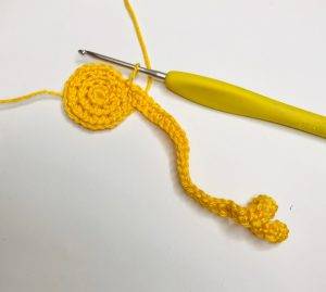 cheveux elerinna elfe de noël patron crochet poupée amigurumi débutant gratuit