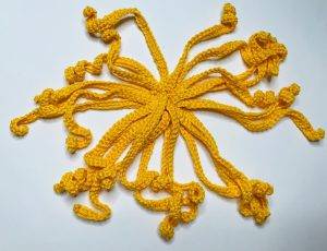 cheveux elerinna elfe de noël patron crochet poupée amigurumi débutant gratuit