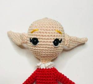 sourcils elerinna elfe de noël patron crochet poupée amigurumi débutant gratuit