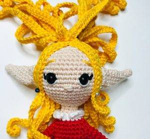 cheveux elerinna elfe de noël patron crochet poupée amigurumi débutant gratuit