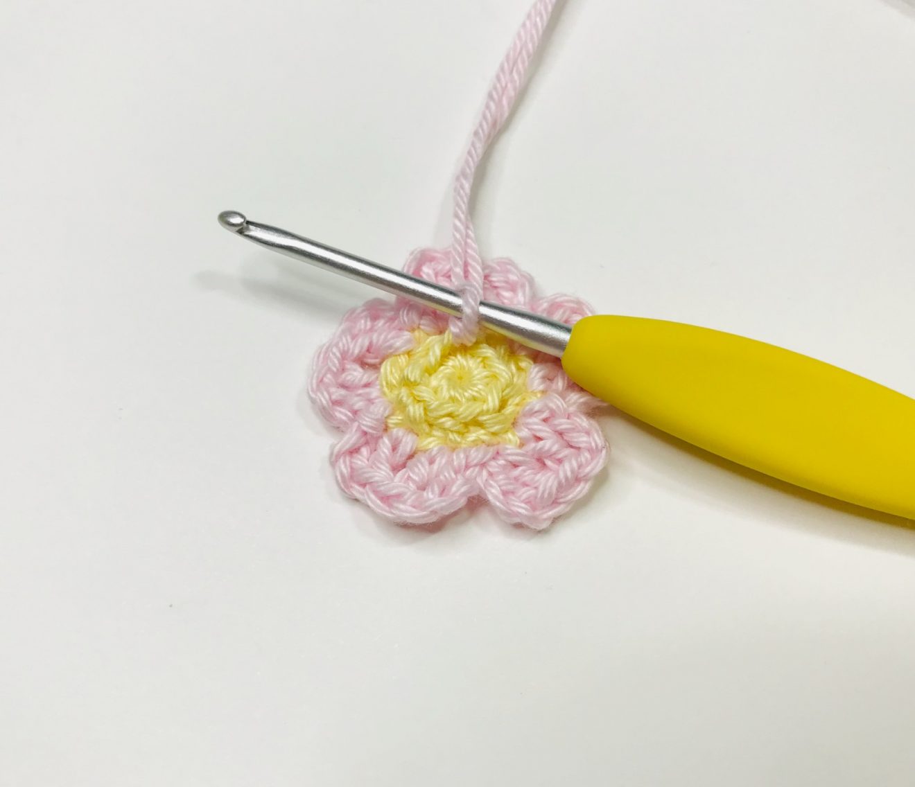 Crochet Flower ring Free crochet pattern My Rainbow Crochet