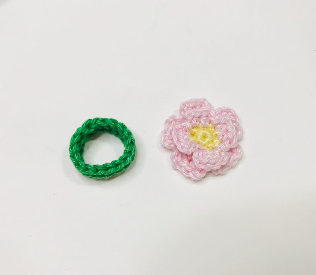 assemblage bague fleur crochet