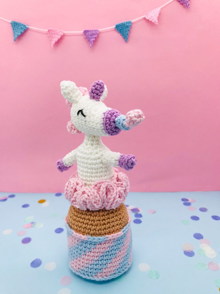 patron crochet cupcake licorne anniversaire