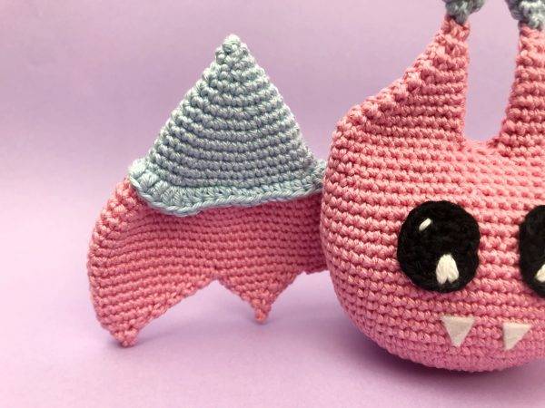 crochet pattern vampina bat love halloween