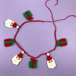 Guirlande du Père Noël - Patron crochet décoration Guirlande du Père Noël - Patron crochet décoration Image