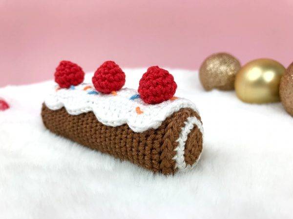 crochet pattern christmas log amigurumi