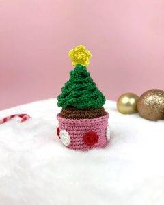 crochet pattern christmas cupcake amigurumi