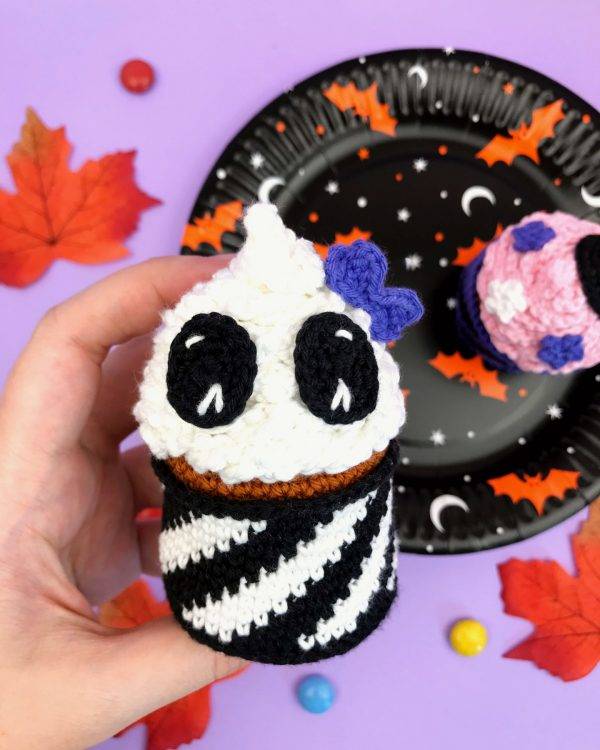 crochet pattern amigurumi skeleton cupcake halloween