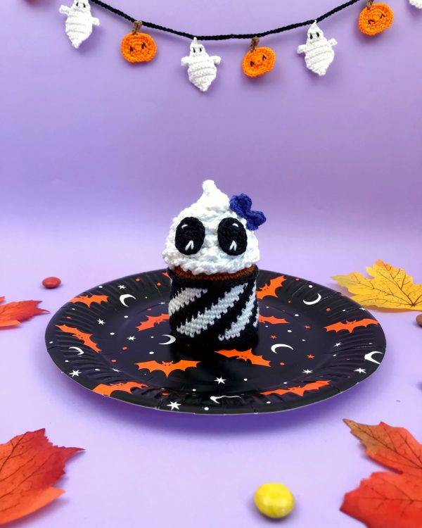 crochet pattern amigurumi skeleton cupcake halloween