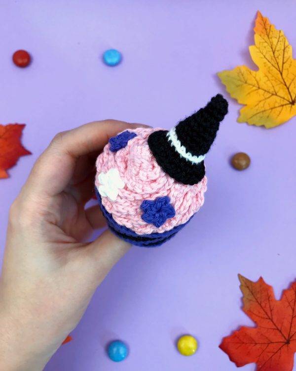 patron crochet amigurumi cupcake sorcière halloween