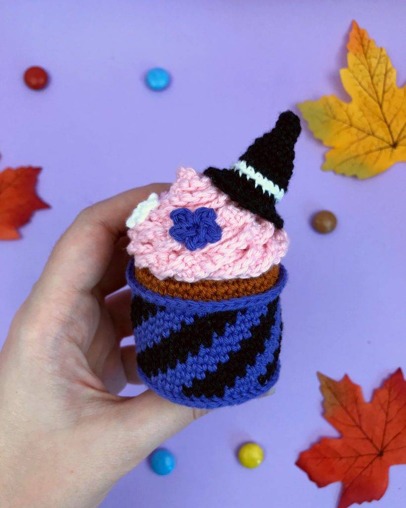 crochet pattern amigurumi cupcake witch halloween