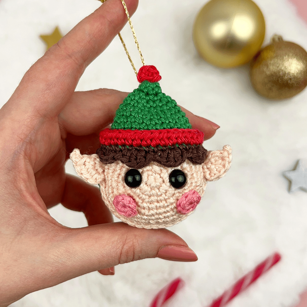 macaron lutin de noël patron crochet facile débutant suspension décoration sapin amigurumi