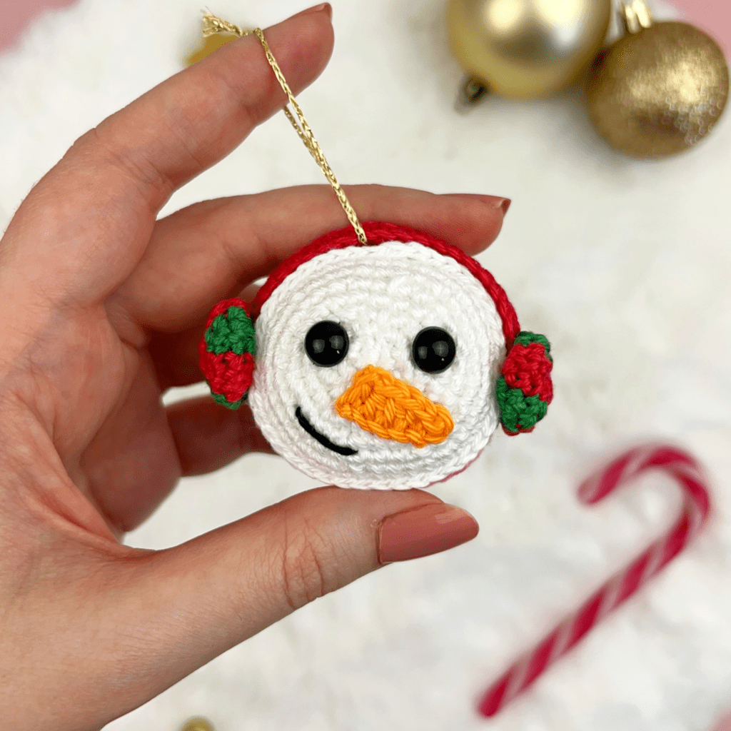macaron bonhomme de neige noël patron crochet amigurumi facile débutant décoration