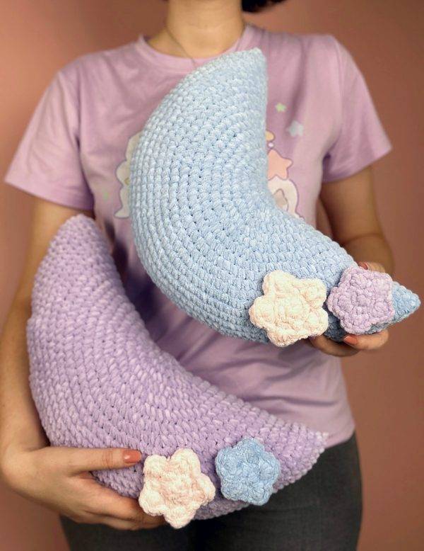 moon pillow free crochet pattern easy for beginner amigurumi decoration baby room star