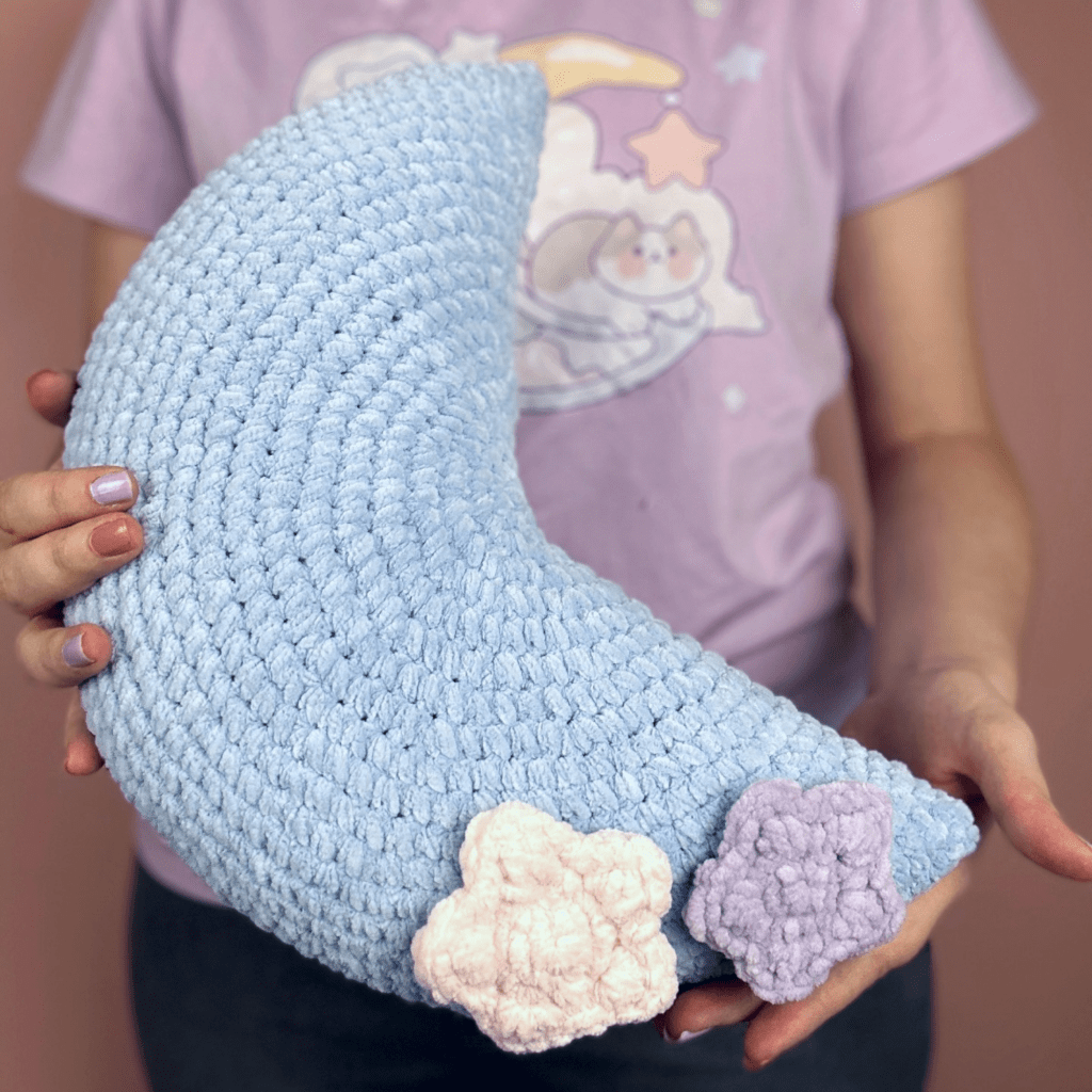 coussin lune patron crochet facile gratuit pour débutant amigurumi décoration chambre bébé étoile