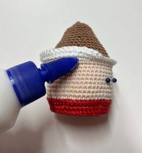 bonnet cupcake père noël patron crochet nourriture dinette amigurumi débutant gratuit